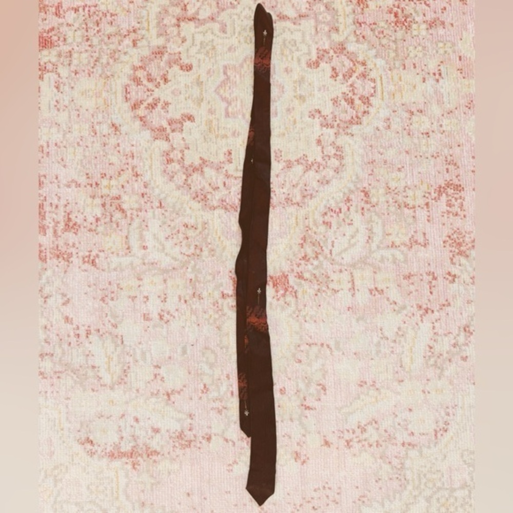 Men’s Red and Black Patterned Tie